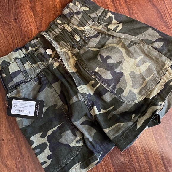 Pants - Camo shorts